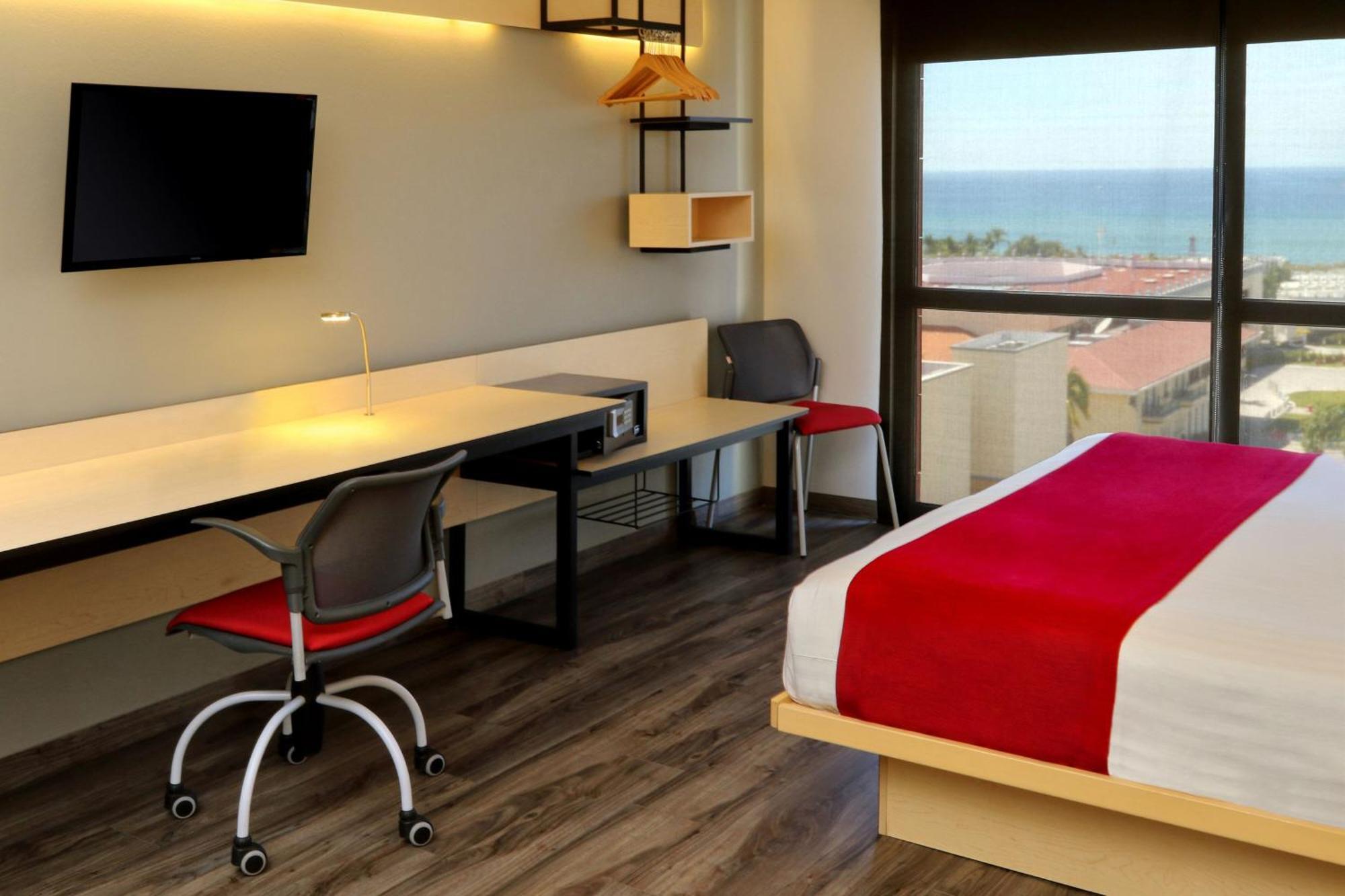 City Express Plus By Marriott Puerto Vallarta Bagian luar foto